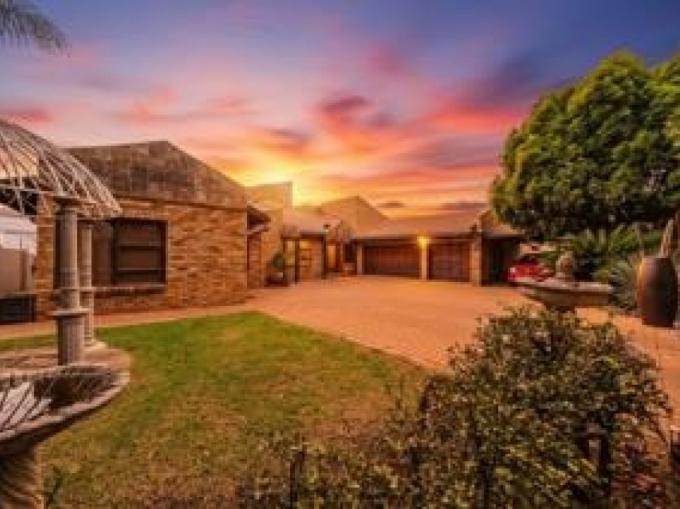 4 Bedroom House for Sale For Sale in Meyersdal - MR697911