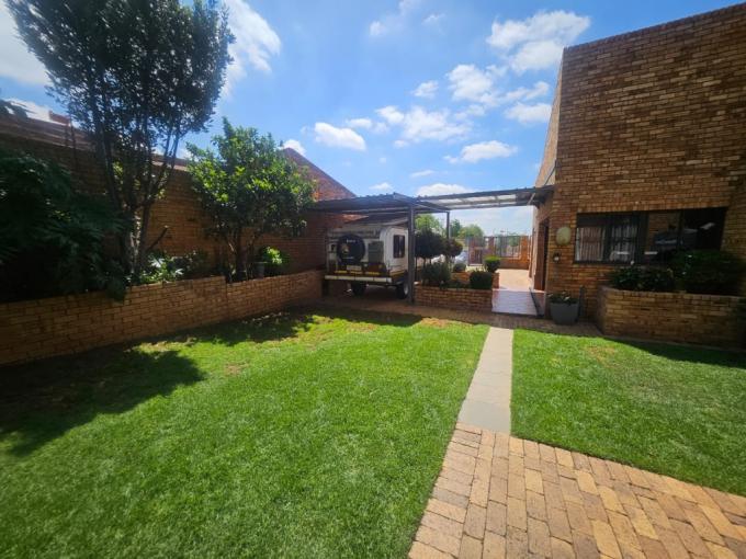 4 Bedroom House for Sale For Sale in Meyersdal - MR697916
