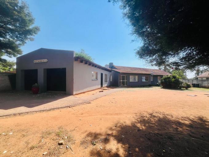 4 Bedroom House for Sale For Sale in Birch Acres - MR697920
