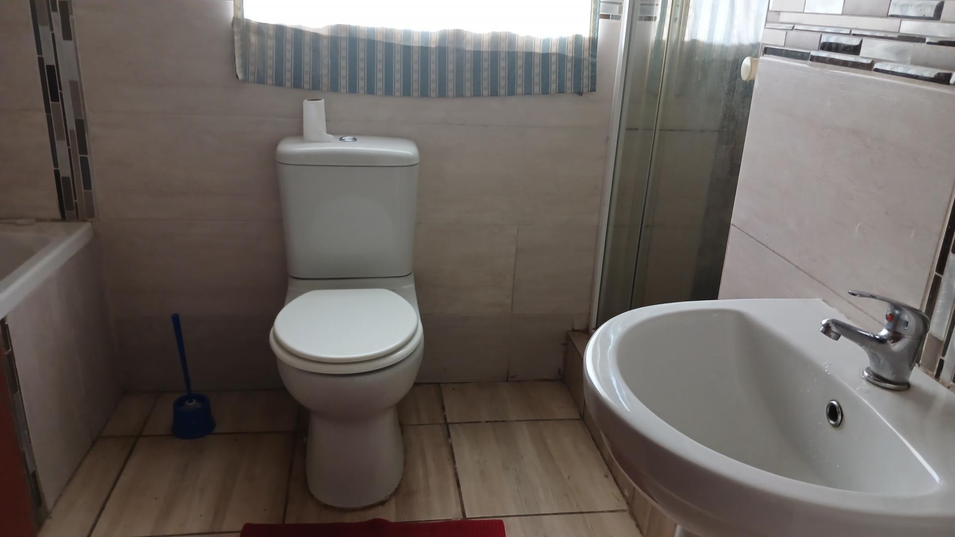 Bathroom 1 of property in Bloemfontein