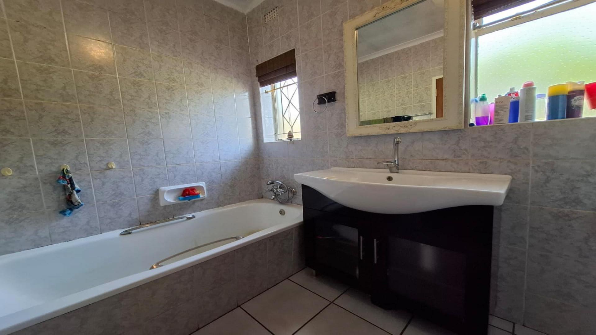 Bathroom 1 of property in Middelburg - MP