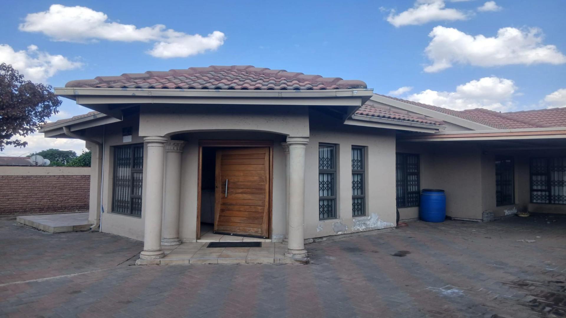 Front View of property in Rustenburg