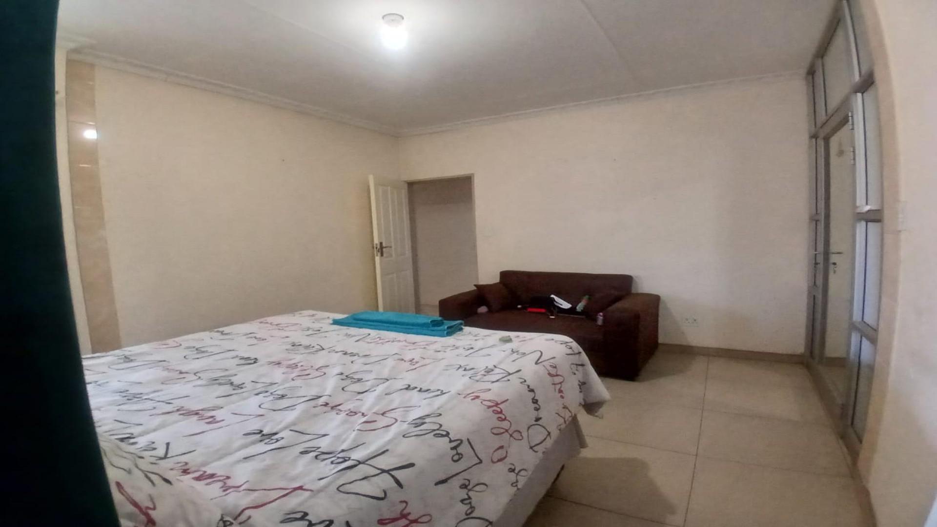 Bed Room 2 of property in Rustenburg