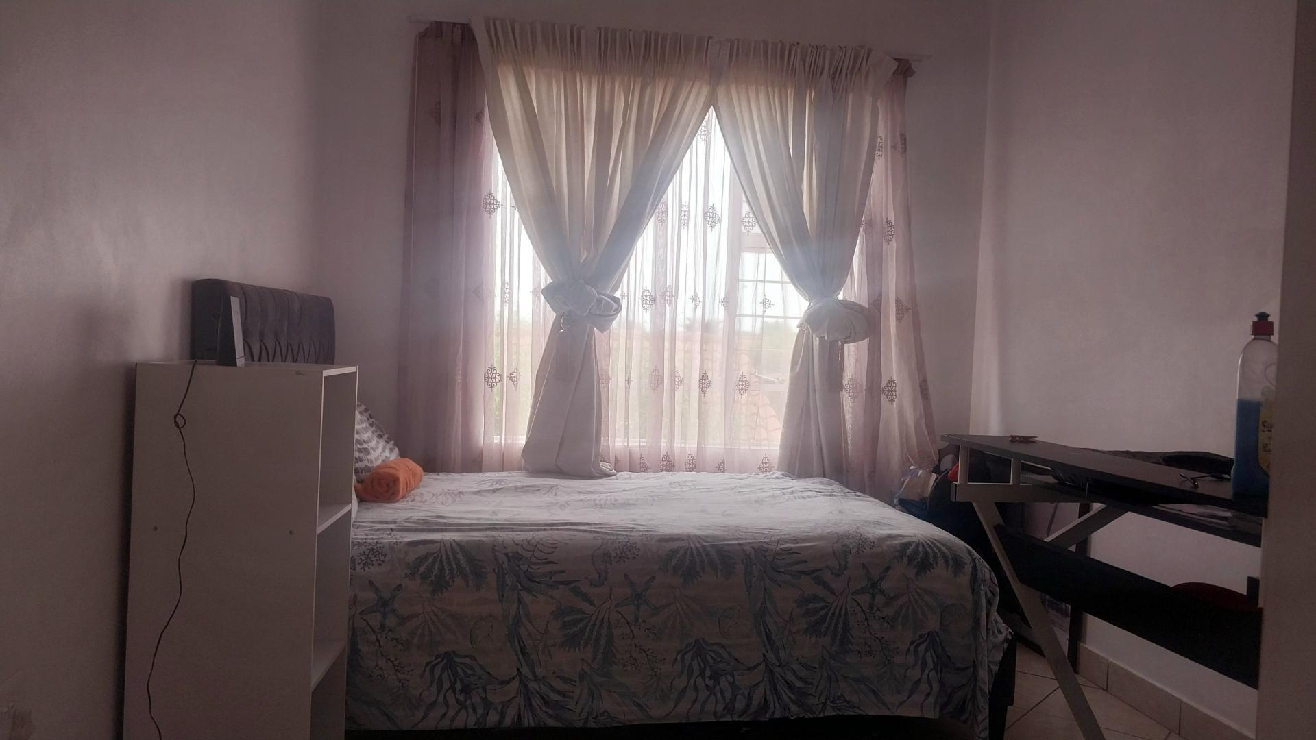 Bed Room 1 of property in Dawn Park