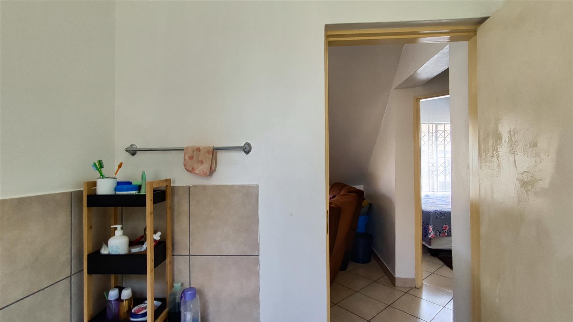 Bathroom 1 - 5 square meters of property in Dawn Park