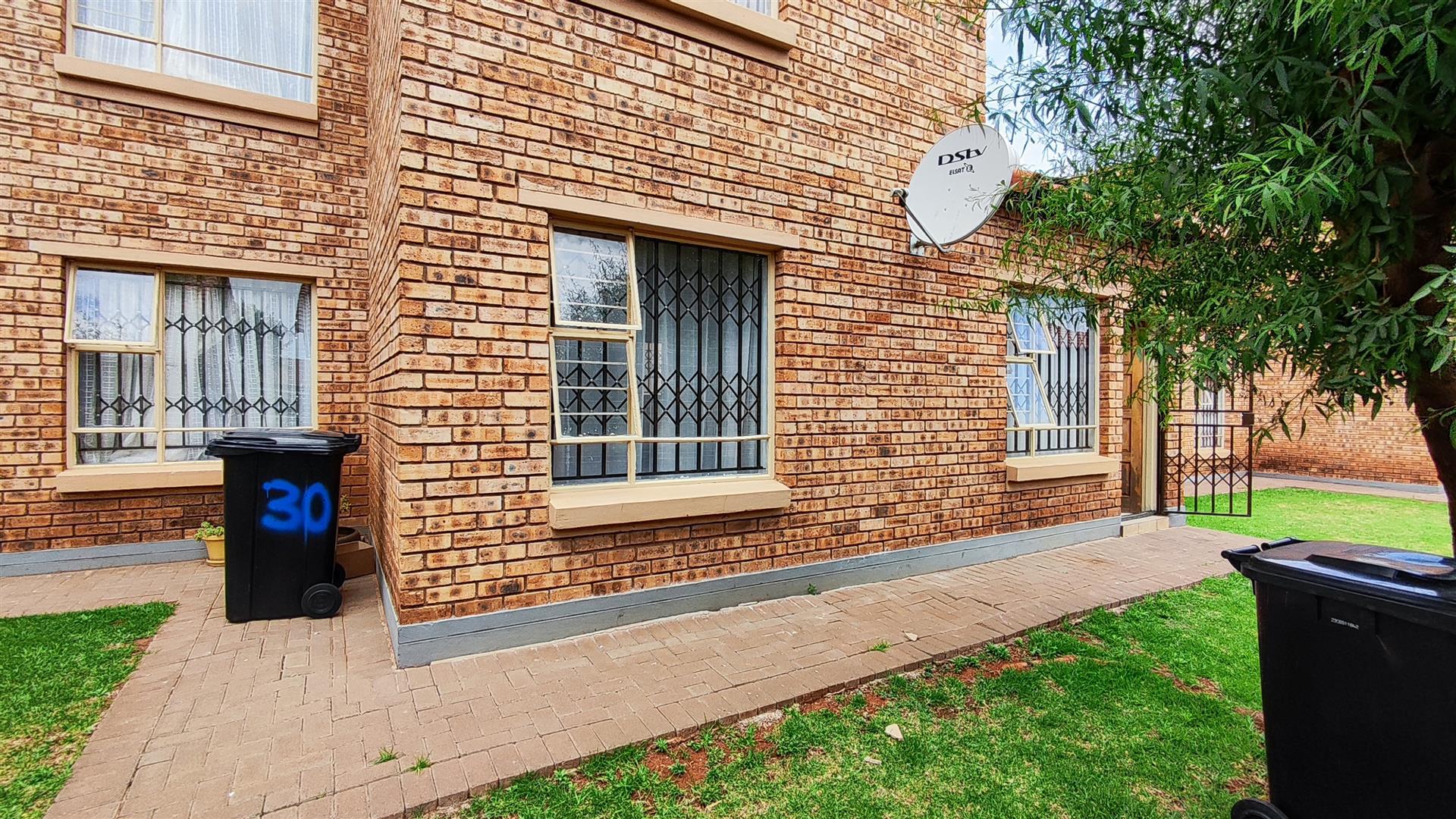 Front View of property in Dawn Park