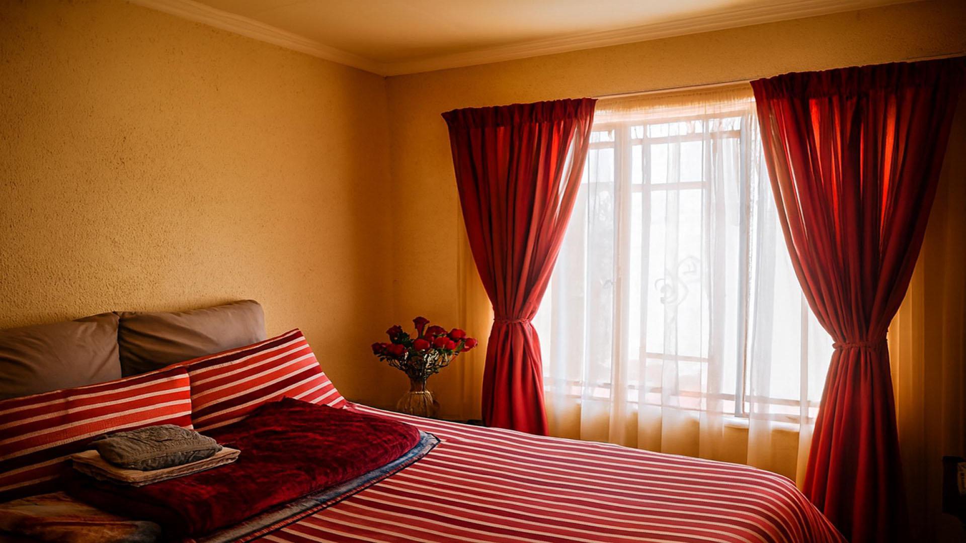 Main Bedroom of property in Soshanguve East