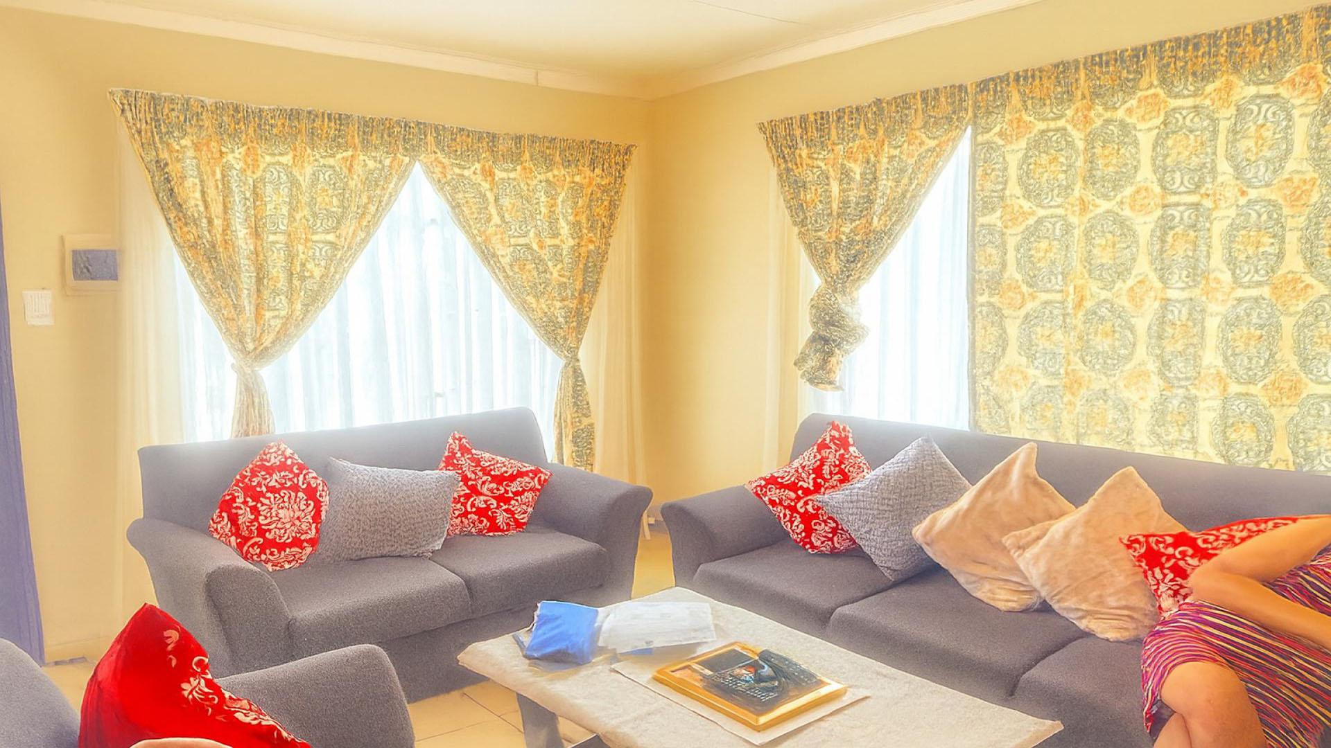 Lounges of property in Soshanguve East