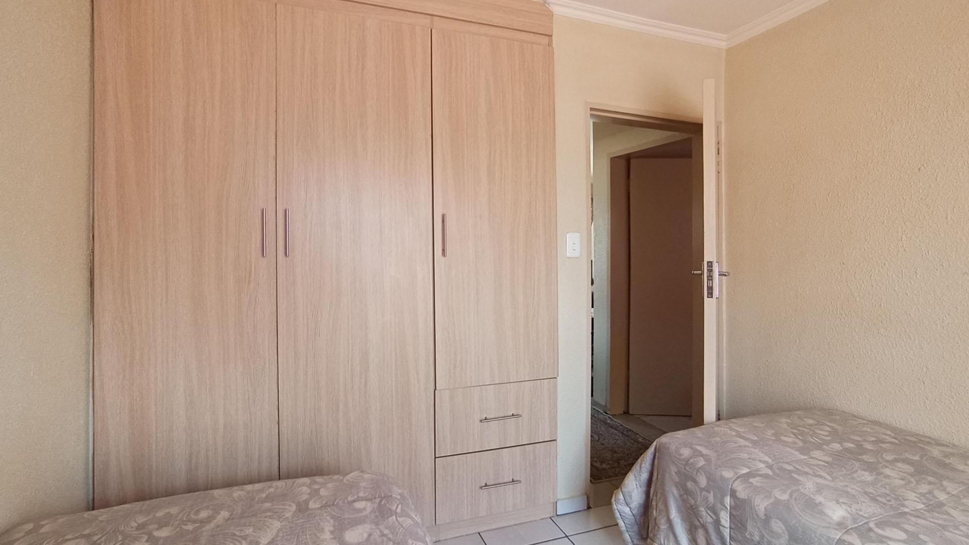 Bed Room 2 - 10 square meters of property in Soshanguve East