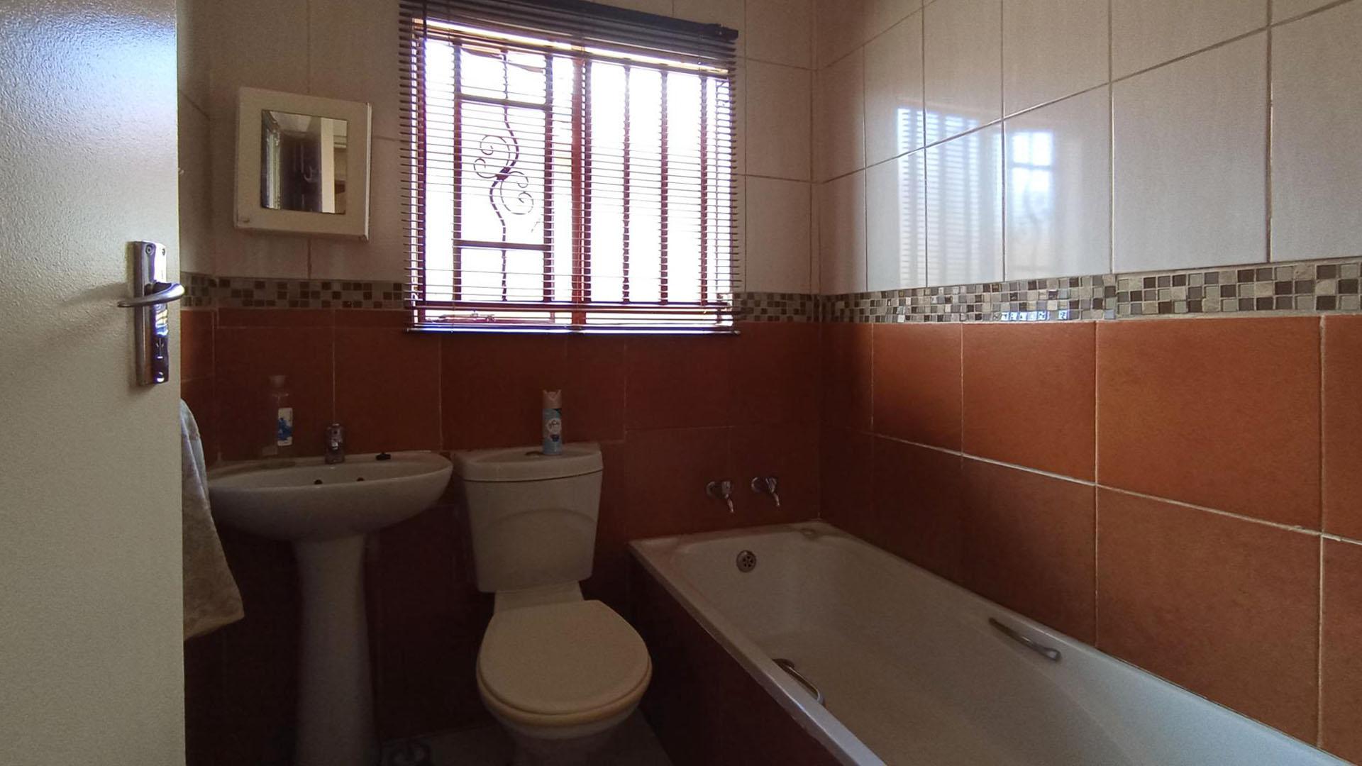 Bathroom 1 - 4 square meters of property in Soshanguve East