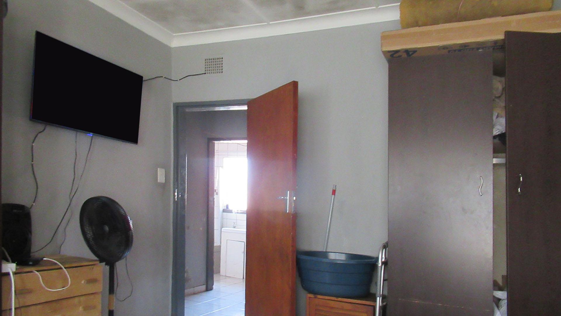 Bed Room 2 - 18 square meters of property in Elsburg