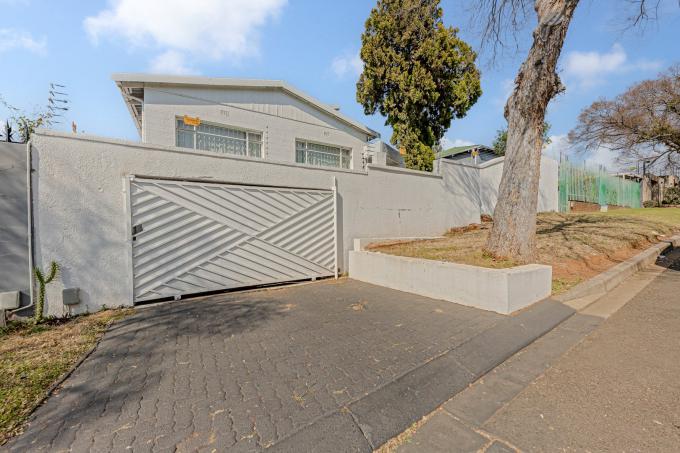 3 Bedroom House for Sale For Sale in Westdene (JHB) - MR697946