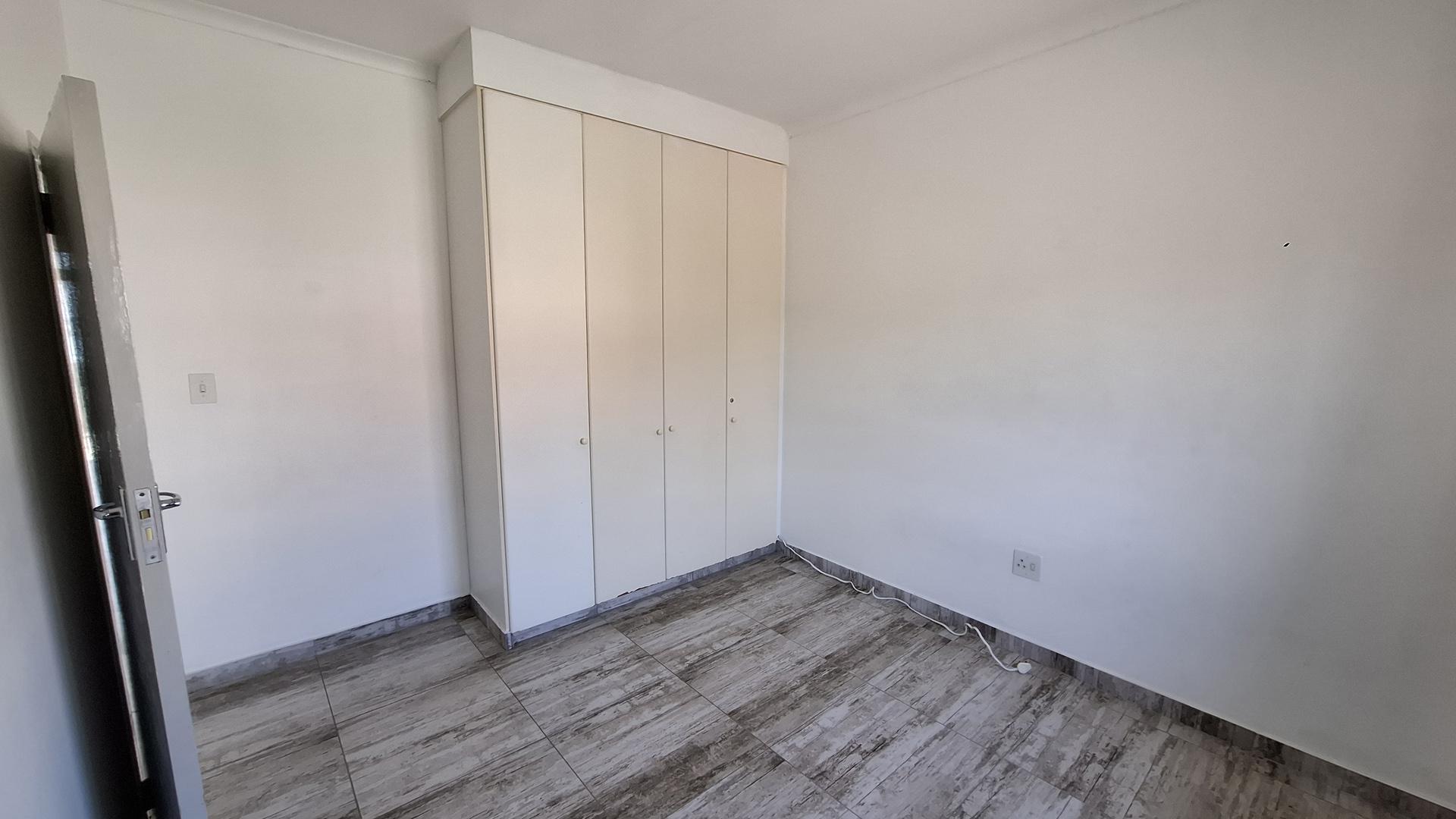 Bed Room 1 of property in Uvongo