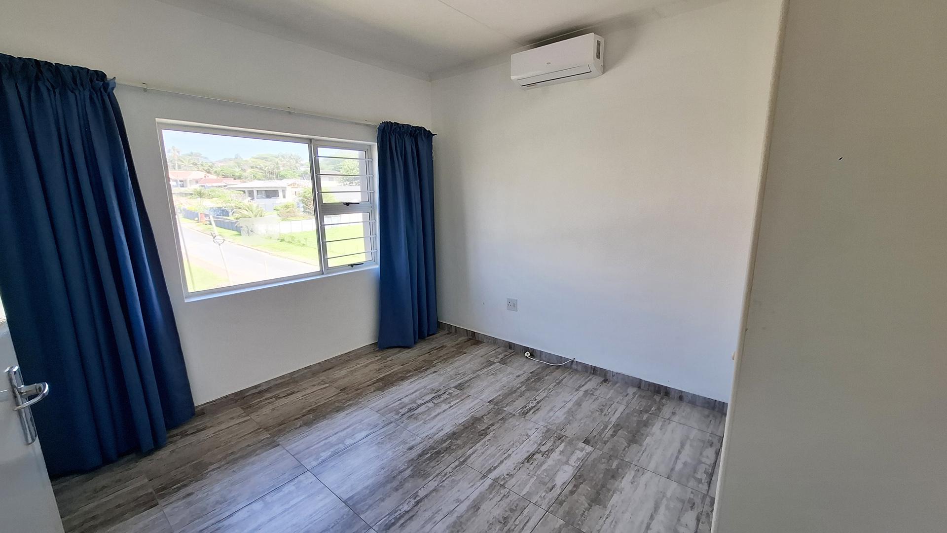 Bed Room 2 of property in Uvongo