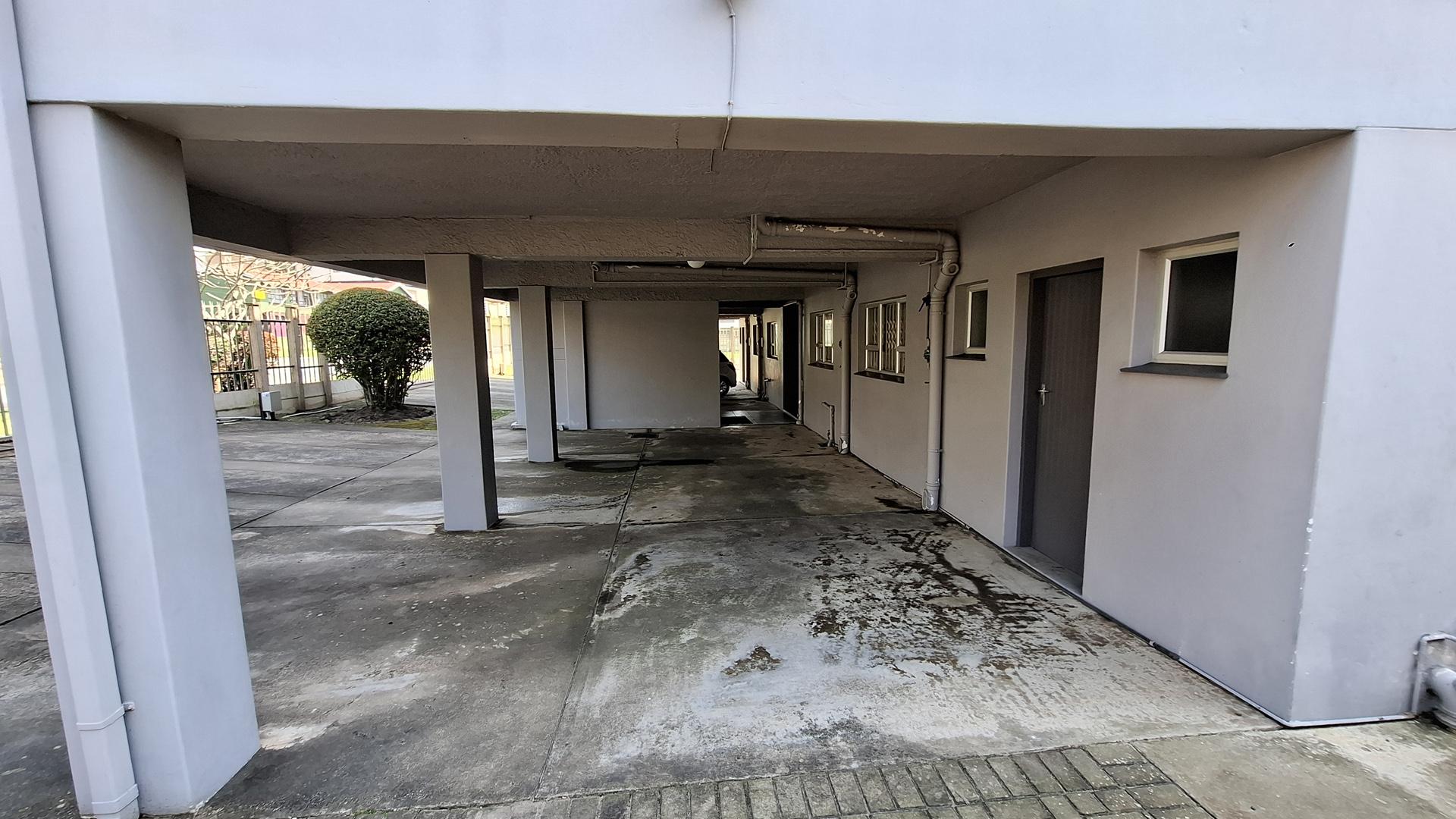 Carport  of property in Uvongo