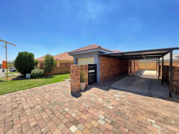 2 Bedroom Cluster for Sale For Sale in Southdowns Estate - MR697963