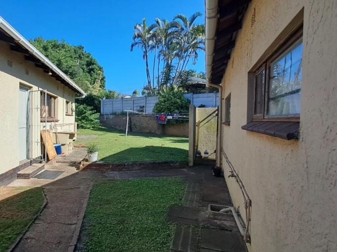 4 Bedroom House for Sale For Sale in Athlone Park - MR697997