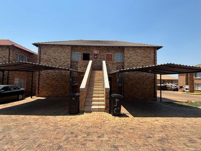 2 Bedroom Simplex for Sale For Sale in South Crest - MR698007