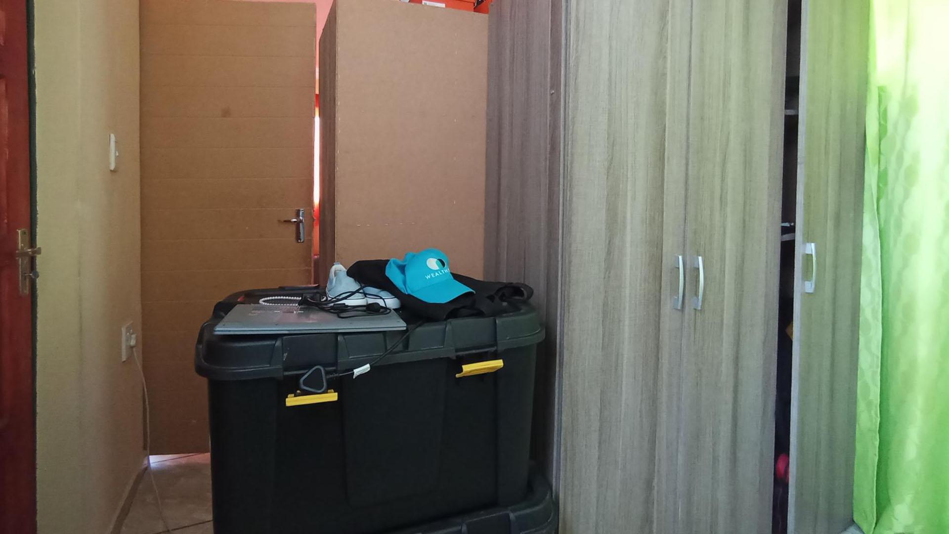 Bed Room 2 - 17 square meters of property in Olievenhoutbos