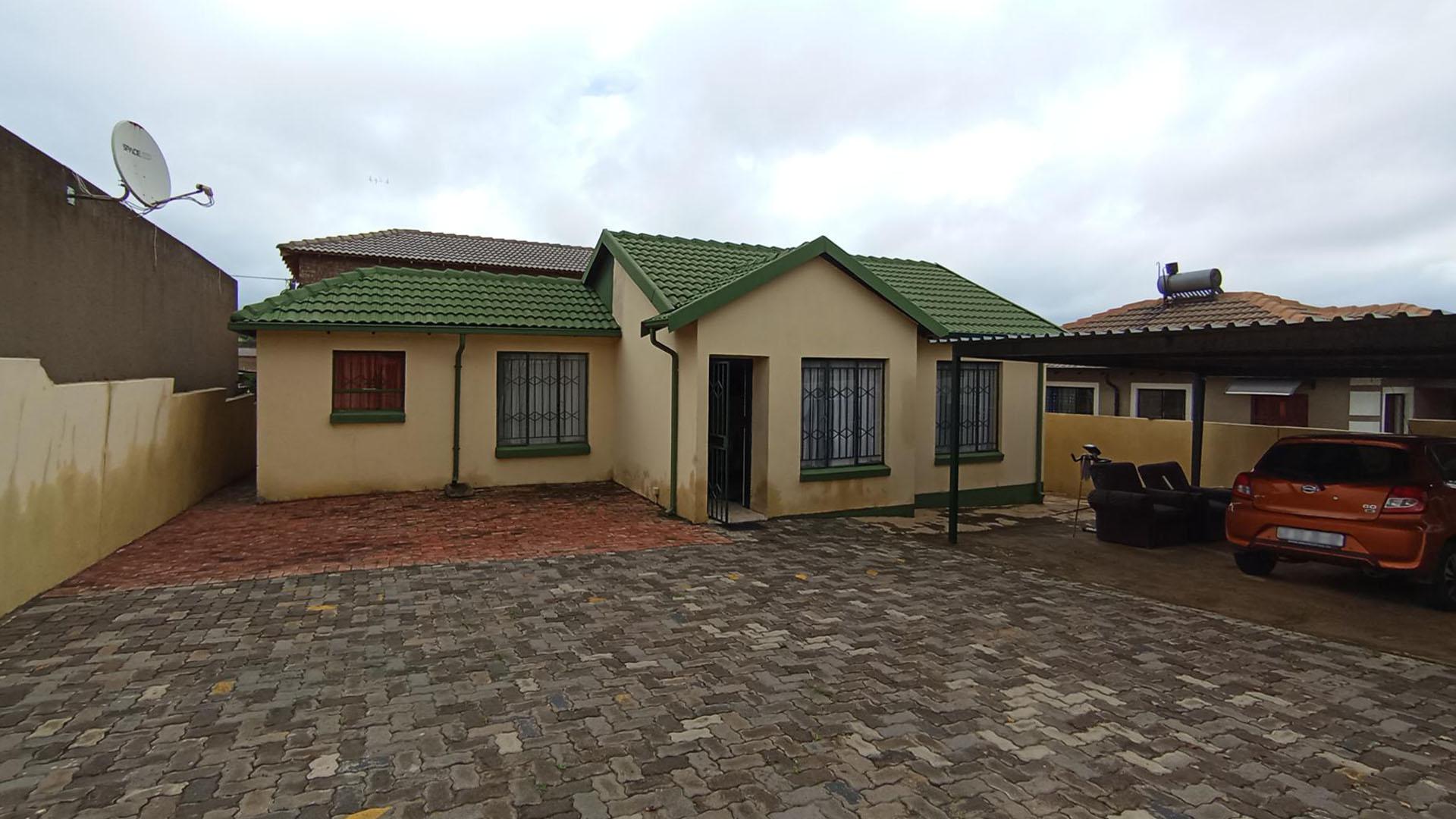 Front View of property in Olievenhoutbos