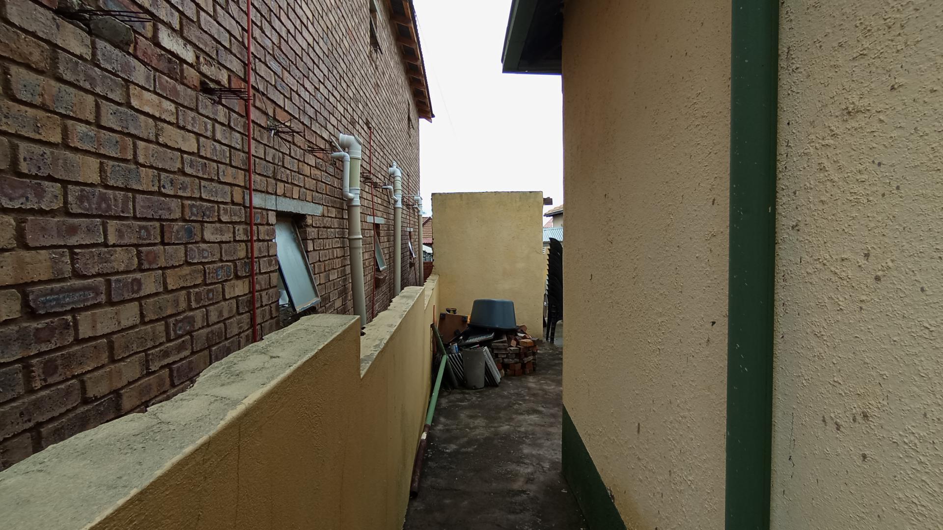 Backyard of property in Olievenhoutbos