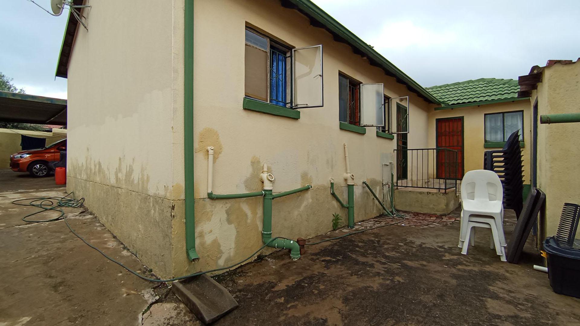 Backyard of property in Olievenhoutbos