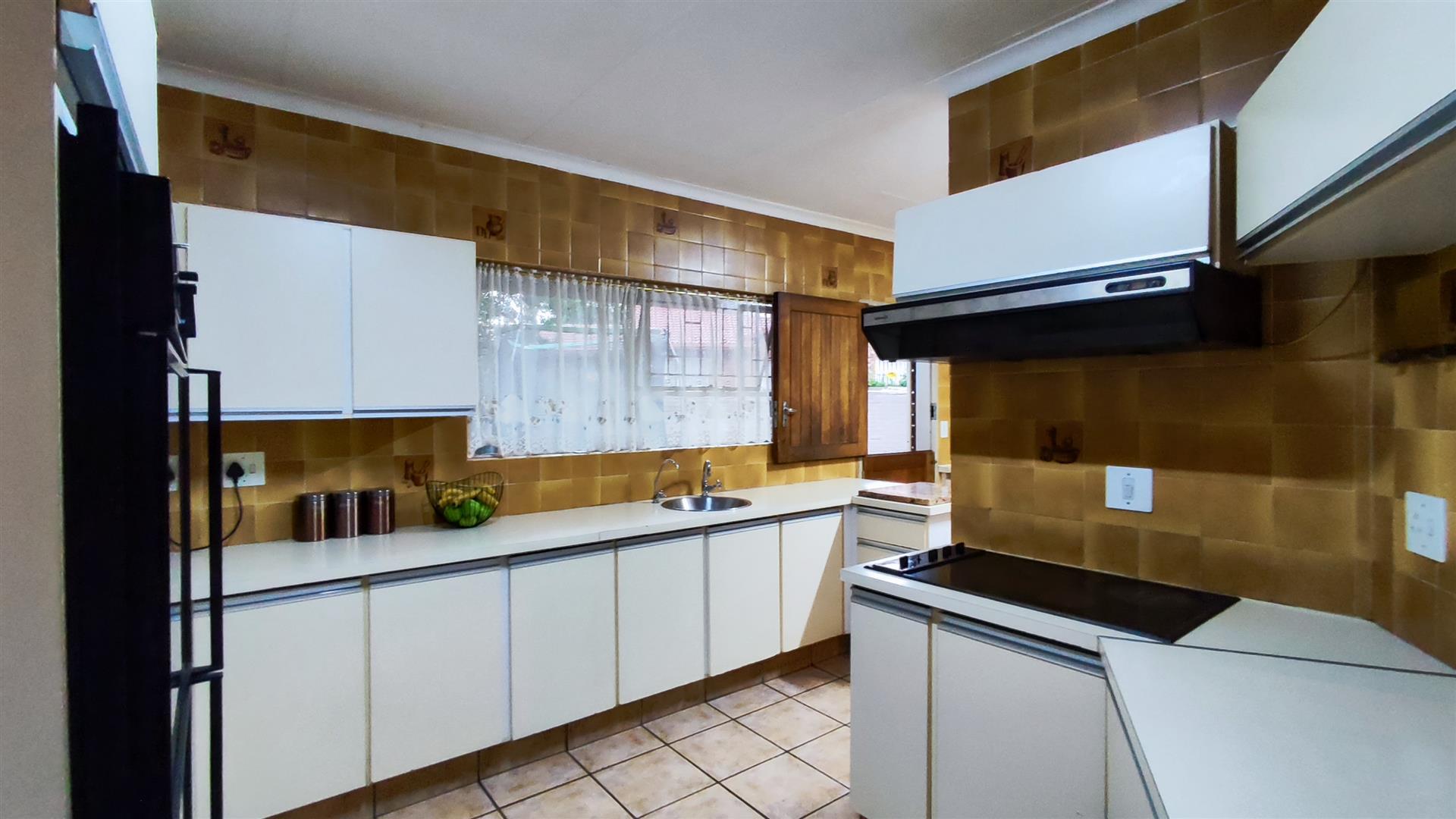 Kitchen - 31 square meters of property in Edleen