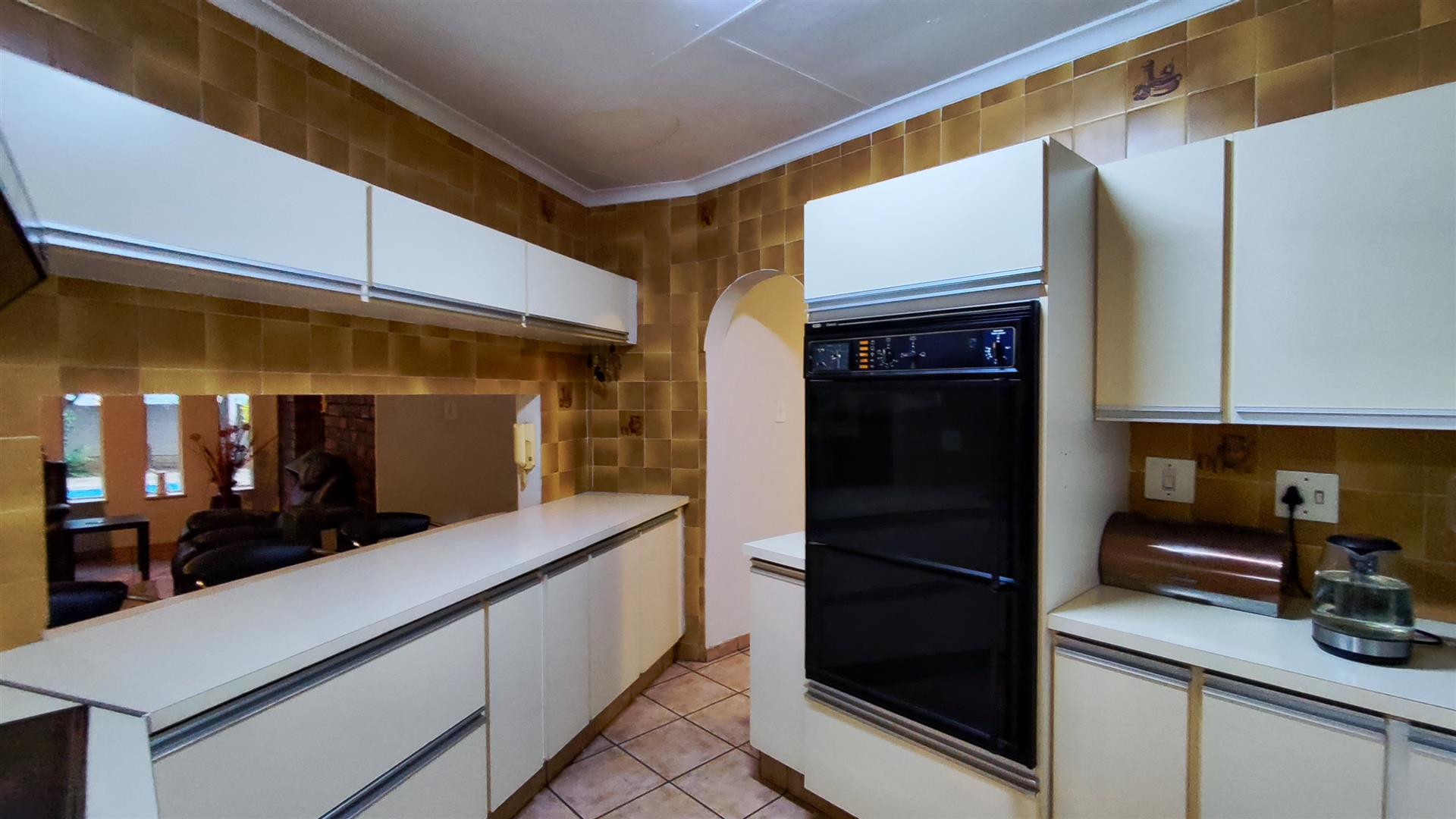 Kitchen - 31 square meters of property in Edleen