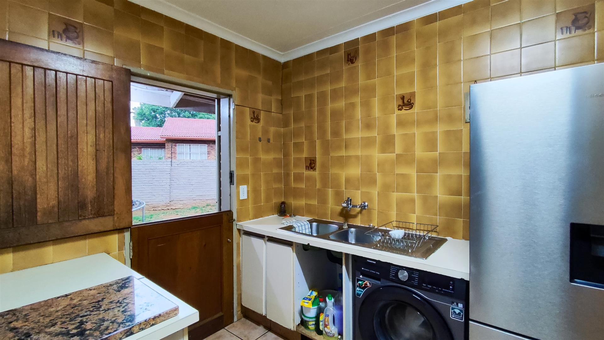 Kitchen - 31 square meters of property in Edleen