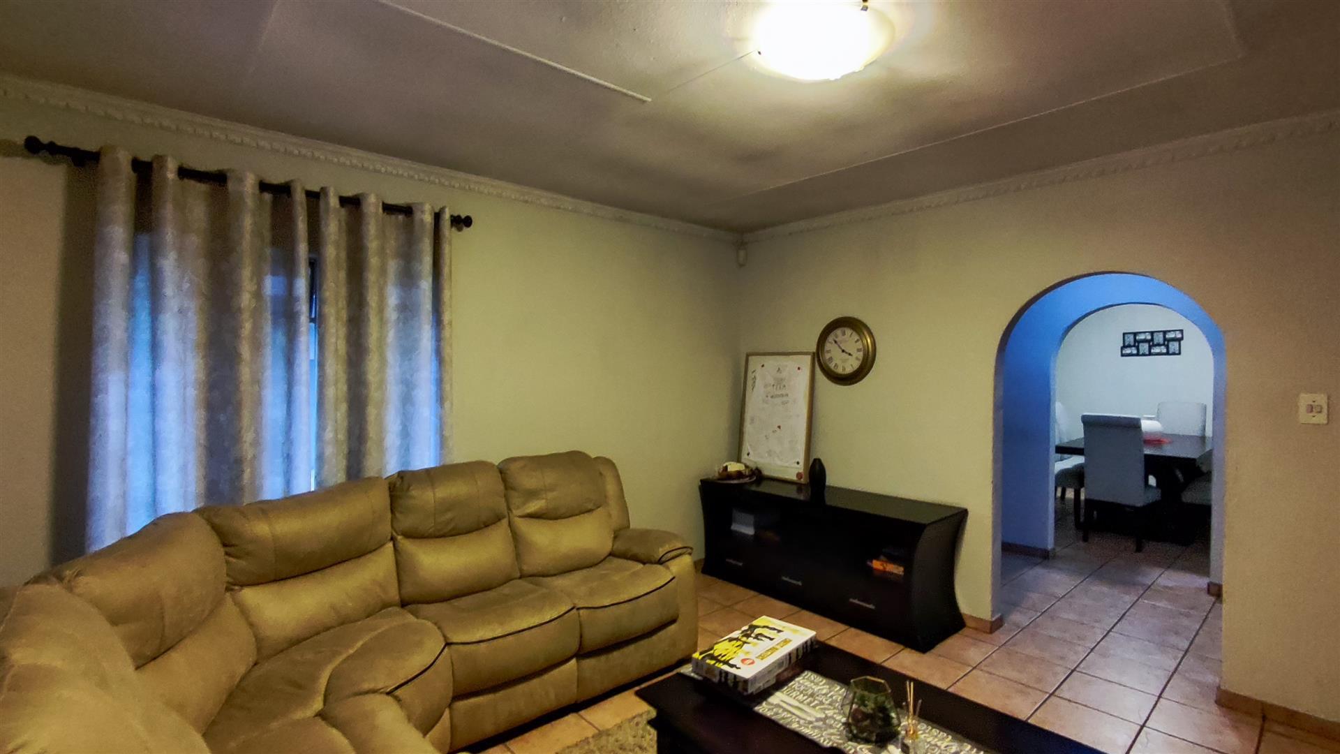 TV Room - 23 square meters of property in Edleen