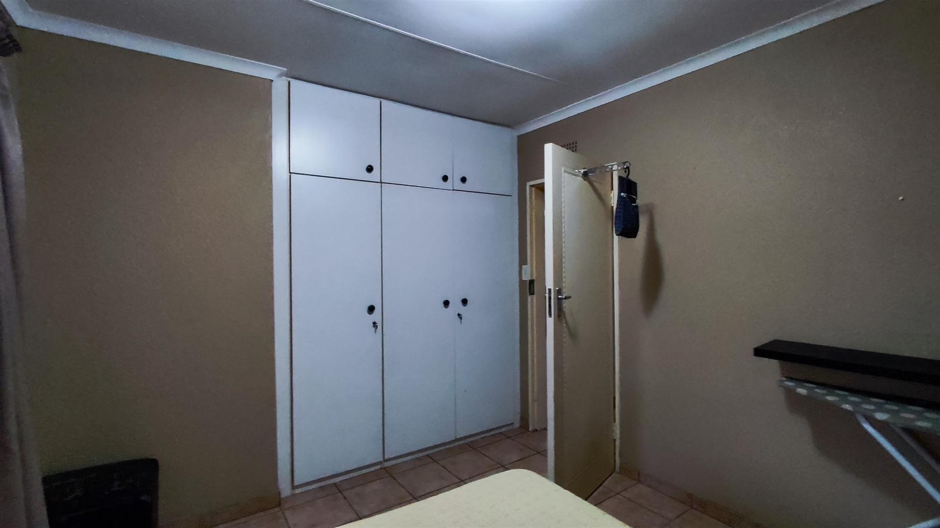 Bed Room 1 - 15 square meters of property in Edleen