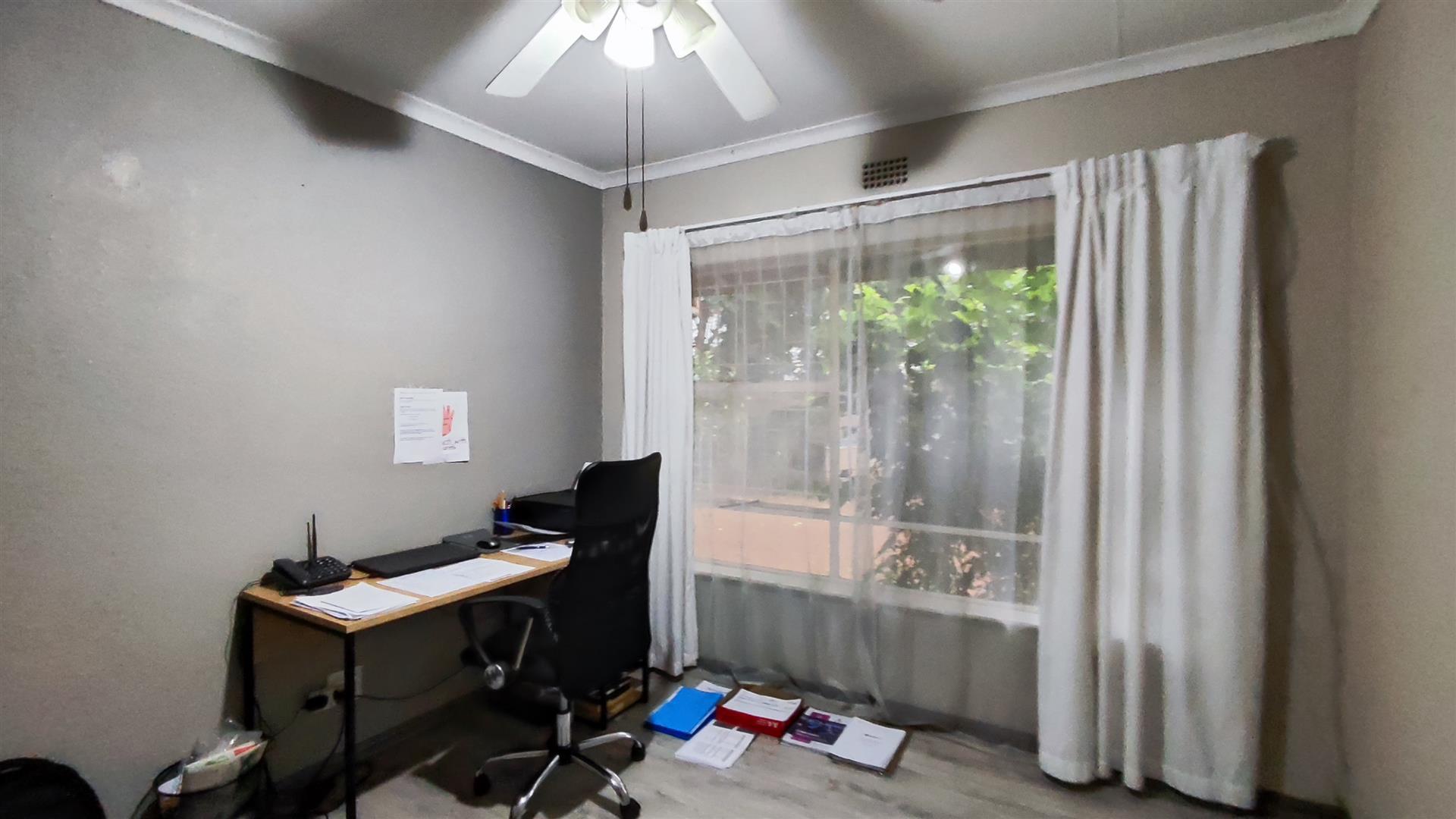 Bed Room 2 - 15 square meters of property in Edleen