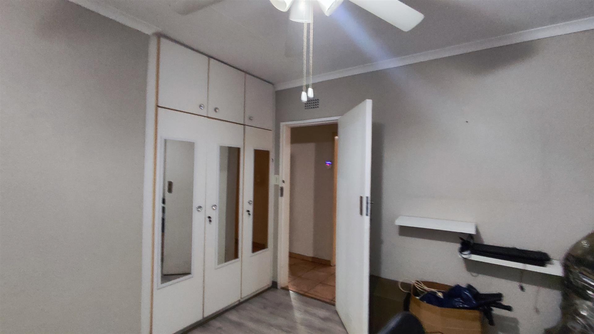 Bed Room 2 - 15 square meters of property in Edleen