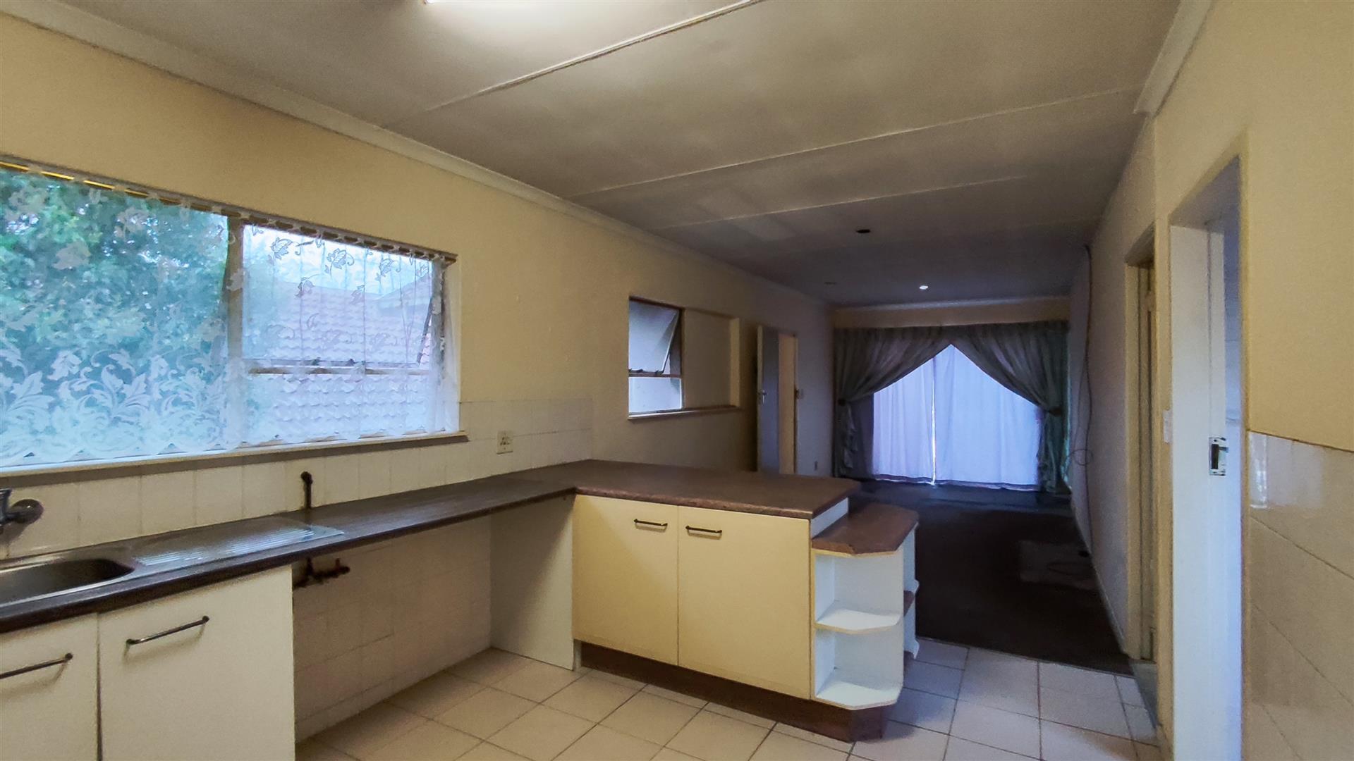 Kitchen - 31 square meters of property in Edleen