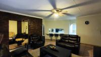 Lounges - 51 square meters of property in Edleen