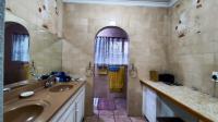 Main Bathroom - 11 square meters of property in Edleen