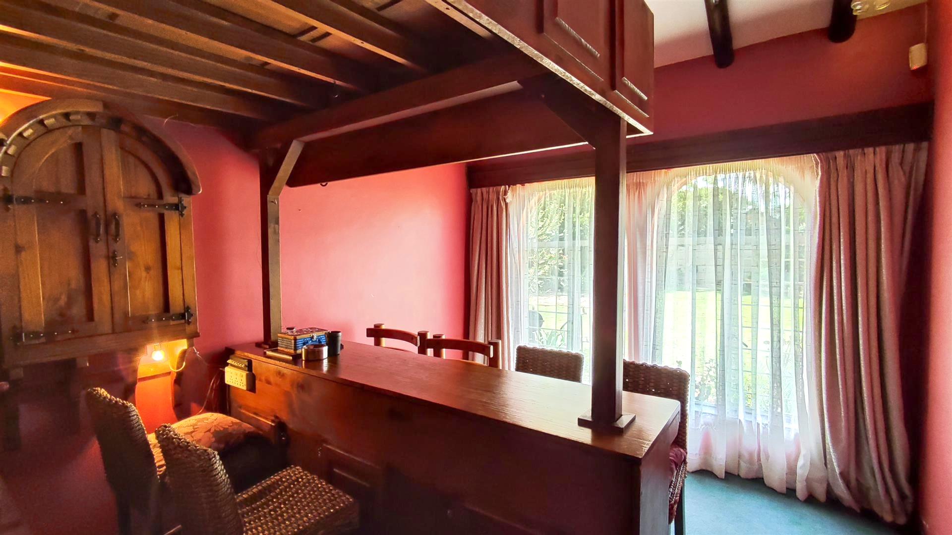 Entertainment - 10 square meters of property in Farrarmere