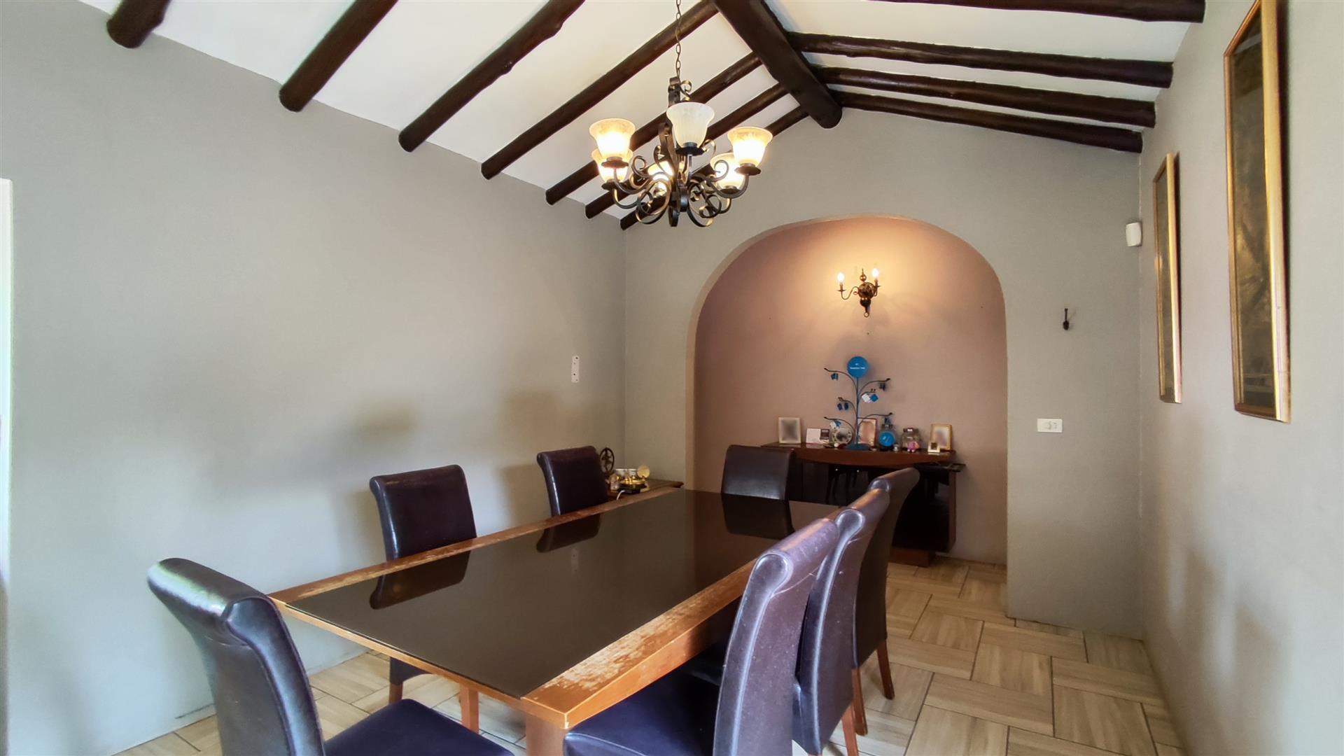 Dining Room - 12 square meters of property in Farrarmere