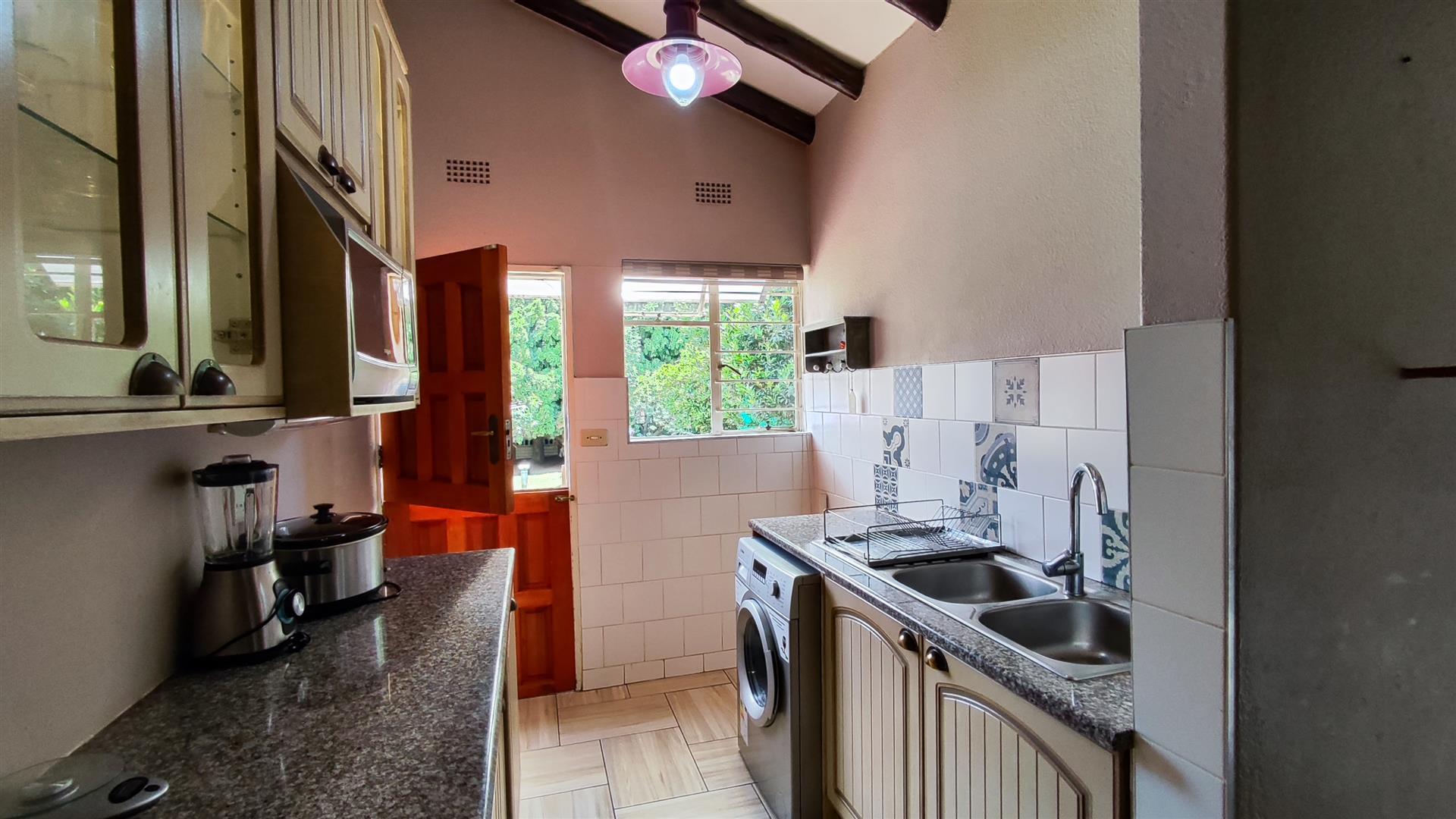 Scullery - 12 square meters of property in Farrarmere