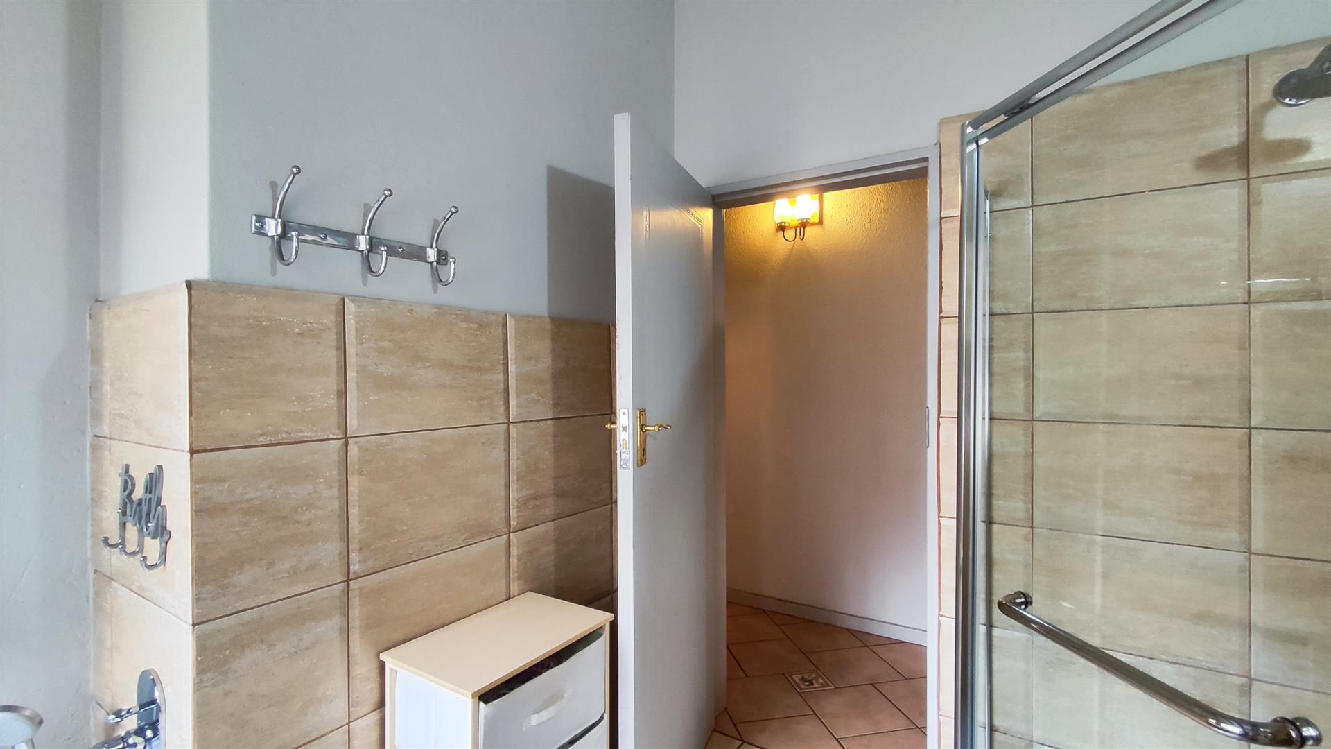Bathroom 1 - 8 square meters of property in Farrarmere