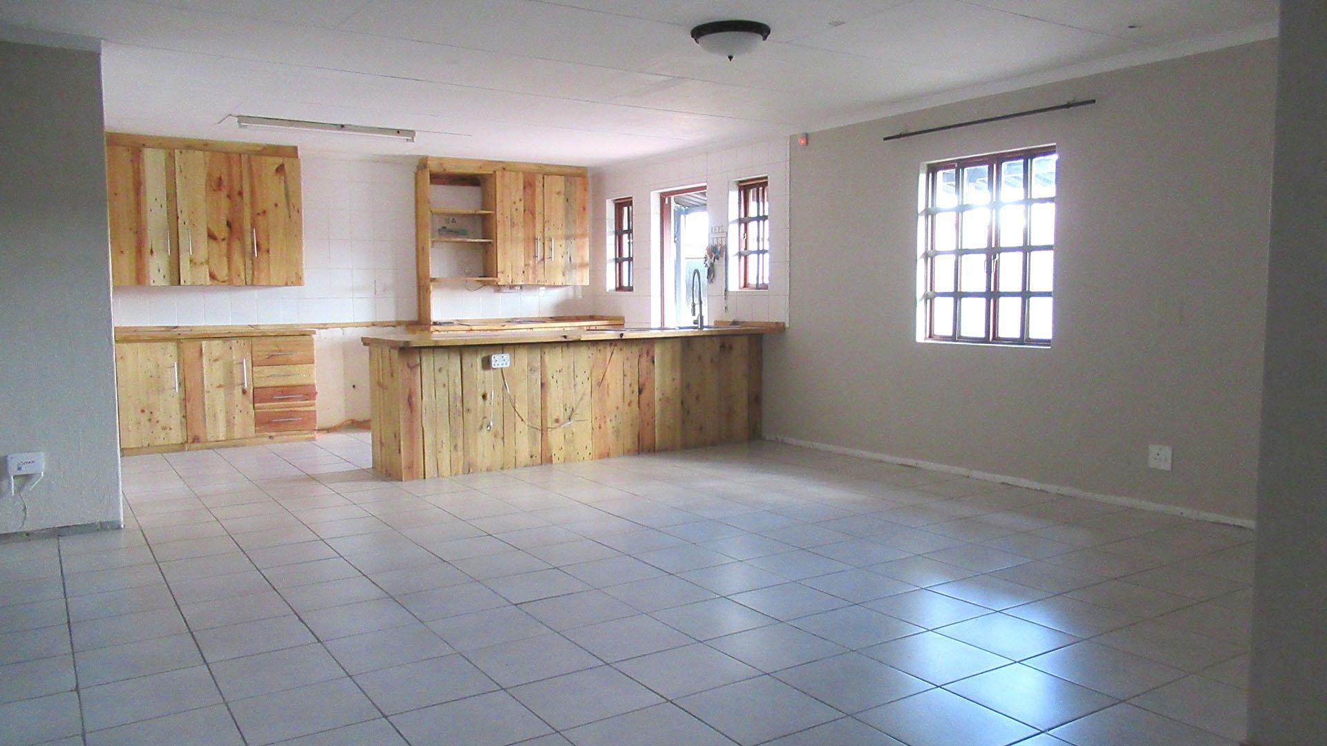 Lounges - 27 square meters of property in Wilgeheuwel 