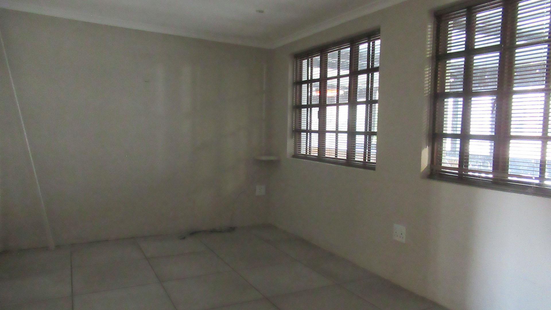 Bed Room 1 - 15 square meters of property in Wilgeheuwel 