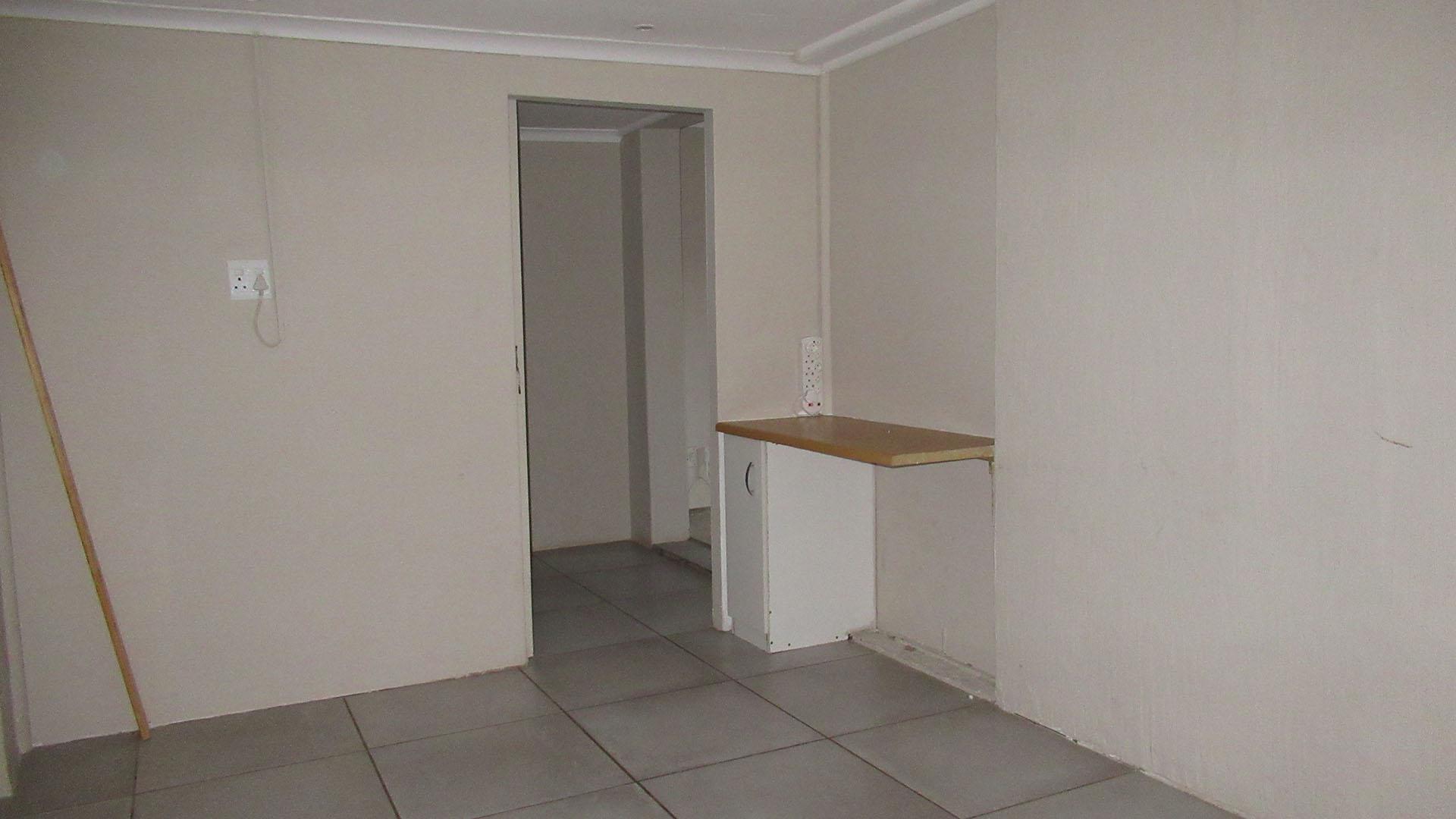 Bed Room 1 - 15 square meters of property in Wilgeheuwel 