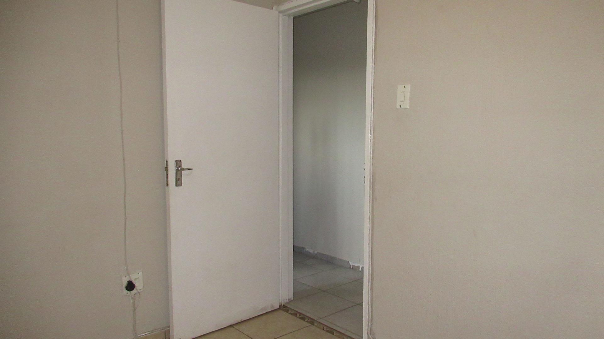 Bed Room 2 - 10 square meters of property in Wilgeheuwel 