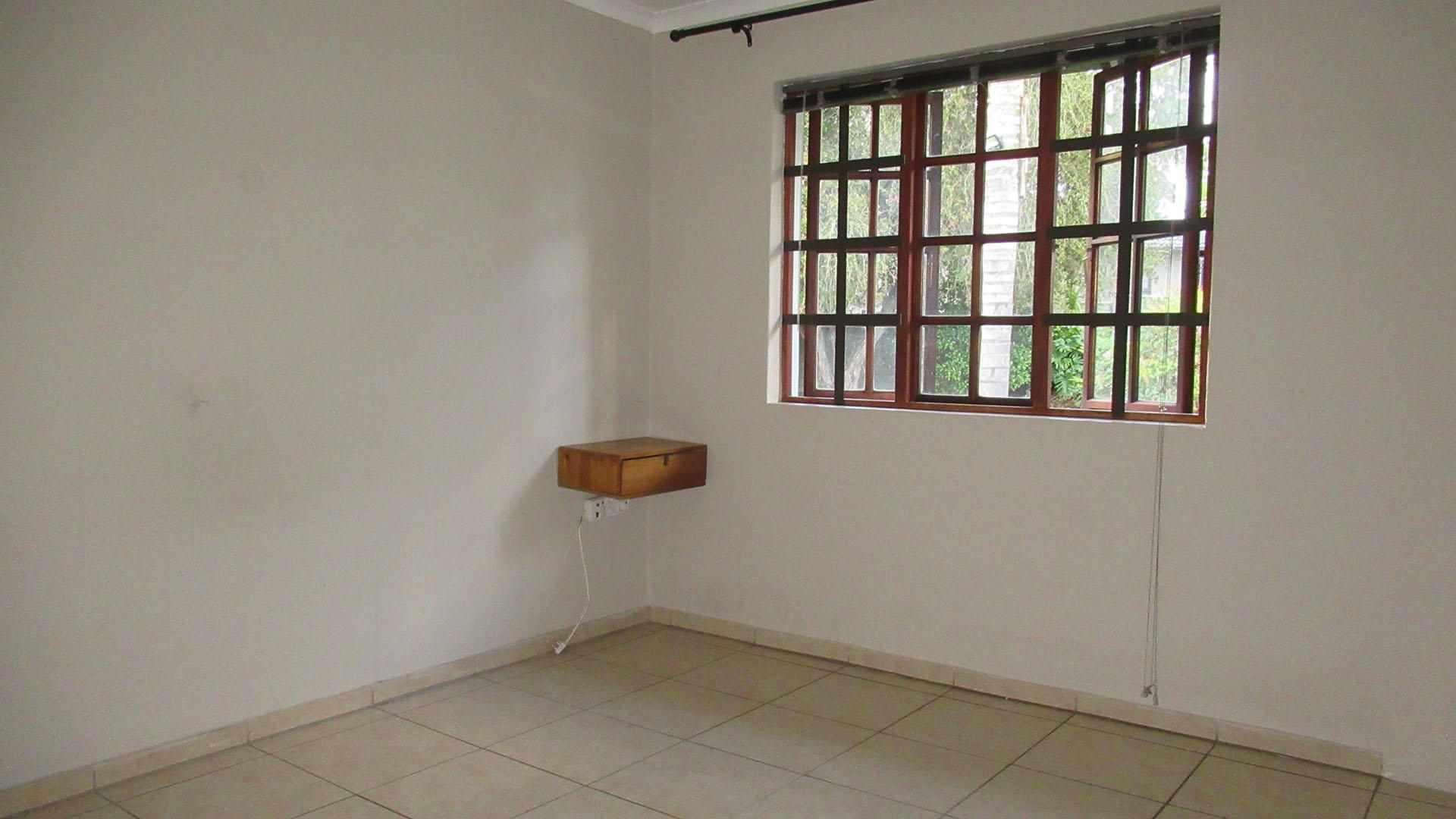 Main Bedroom - 12 square meters of property in Wilgeheuwel 