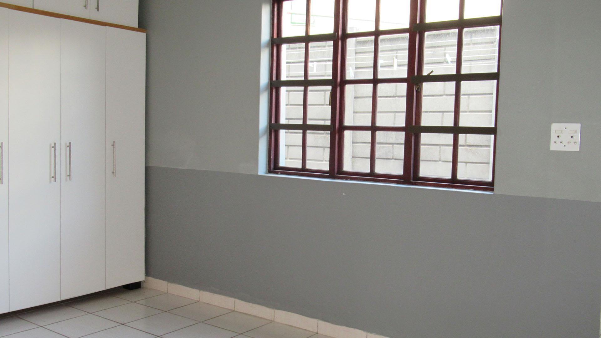 Bed Room 1 - 15 square meters of property in Wilgeheuwel 