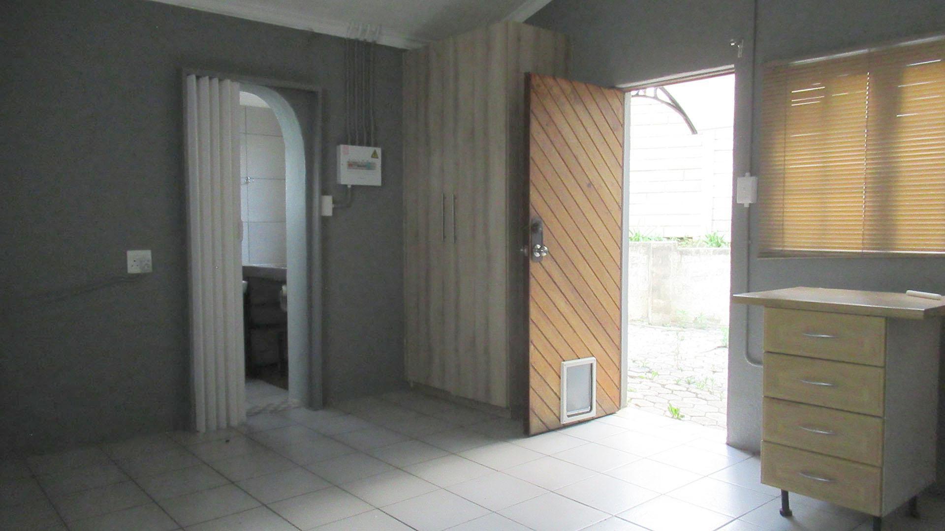 Bed Room 2 - 10 square meters of property in Wilgeheuwel 