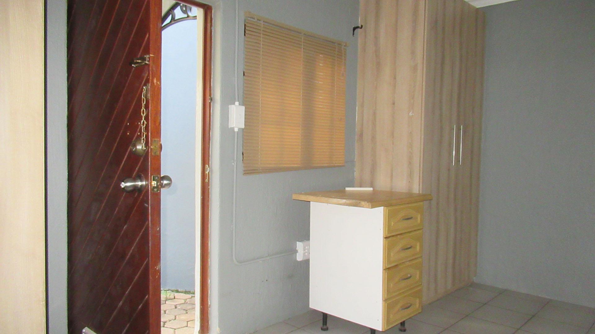 Bed Room 2 - 10 square meters of property in Wilgeheuwel 