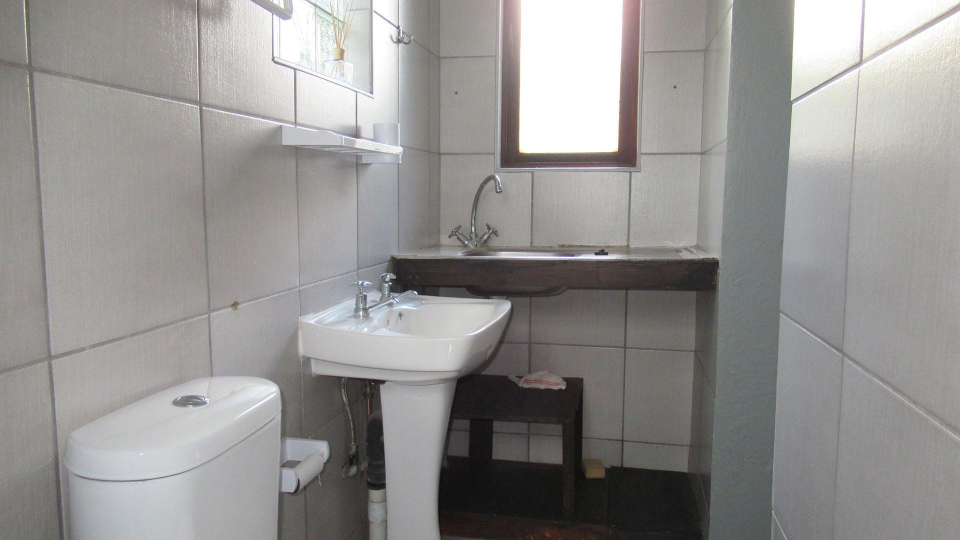 Bathroom 2 of property in Wilgeheuwel 