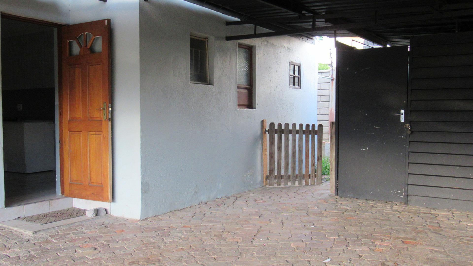 Spaces - 18 square meters of property in Wilgeheuwel 